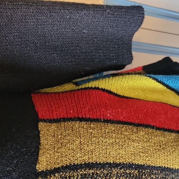 Kaktus Colorful Striped Asymmetrical Sweater - Picture 9 of 12